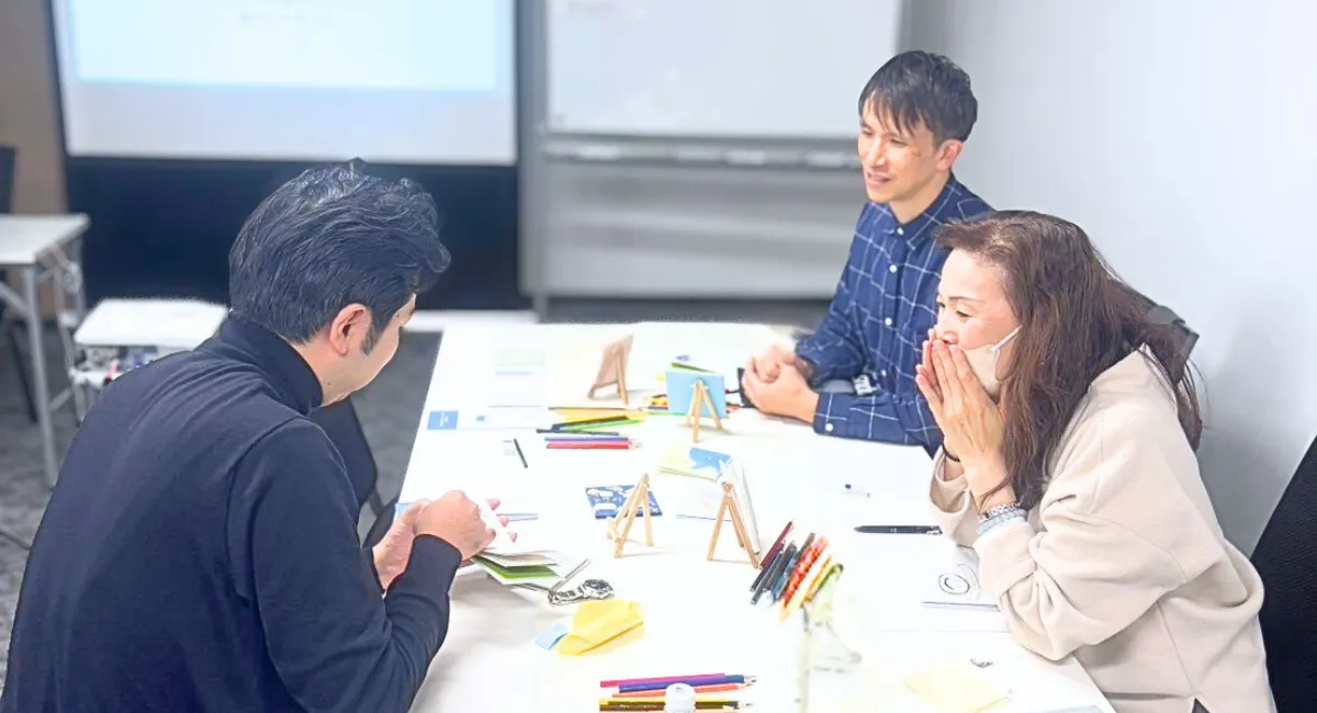 絵本創作での自己理解、グループワークの様子、シェアリング